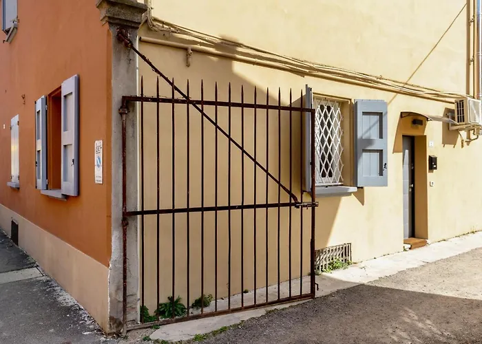 Modern Studio In Borgo Panigale By Wonderful Italy
